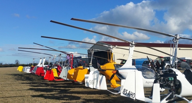  Nuestros aviones autogiro que están estacionados. 