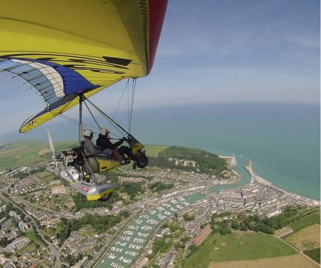  Vuelo basculanle de ULM en Sena Marítimo