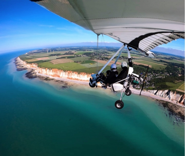 Vuelo sobre los acantilados de Étretat 
