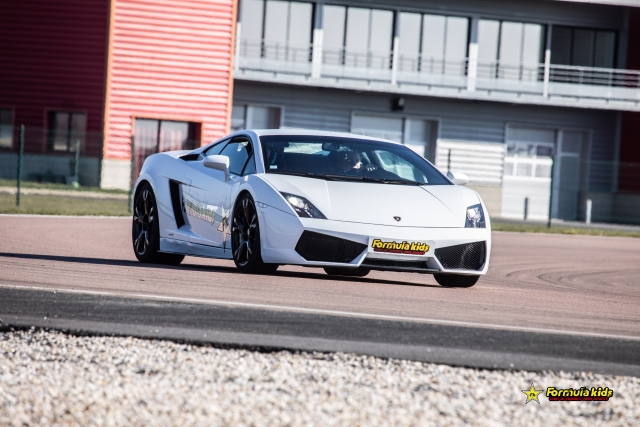  Lamborghini LP560. 