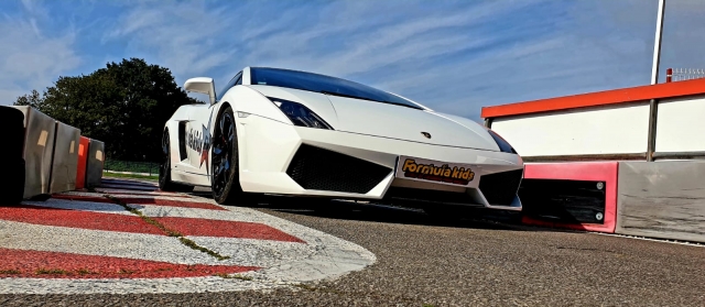  Lamborghini LP560 