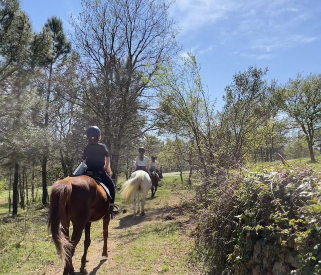  Pbaños a caballo en Ardèche 