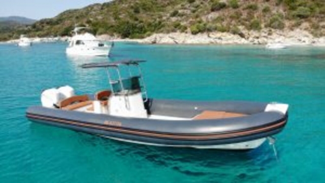 Renta de barcos para descubrir los paisajes 