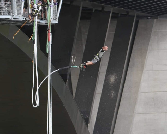  Bungee desde el viaducto de Fontaine 