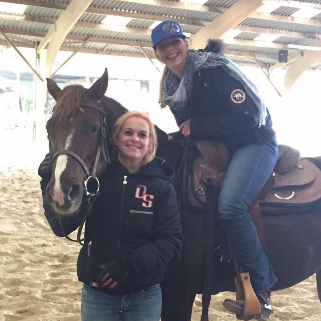  Pbaños a caballo acompañados por un instructor. 