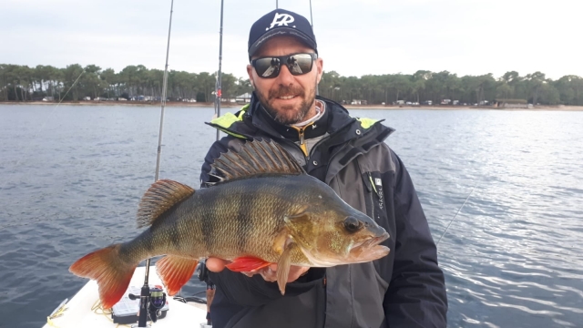  Pesca en el lago 