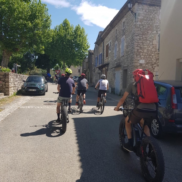 Visita al pueblo de Aiguèze en bicicleta de cerro 