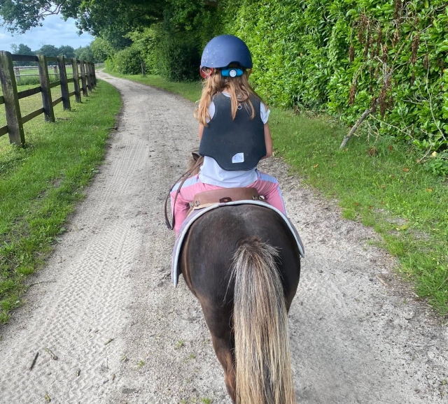  Paseo en pony por los senderos 
