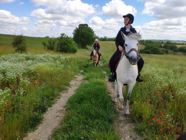  Descubrimiento de los bellos campos del Lot a caballo 