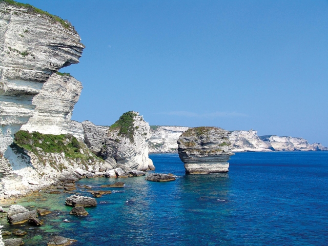  Paseo en barco por los acantilados de Bonifacio 