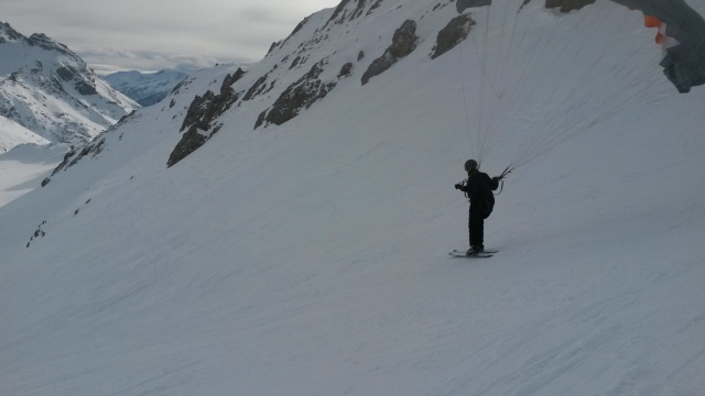 Bautismo de speedriding en los Alpes nevados