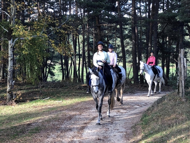  Pbaños a caballo en Lozère 