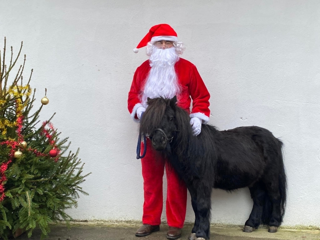  Papá Noel os acompañará con nuestro pony 