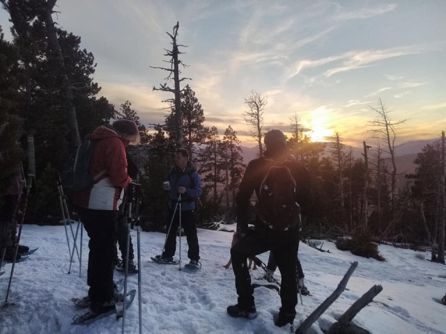  Ruta con raquetas de nieve al atardecer 