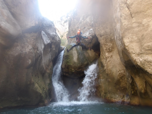  Aventurera en plena acción en el Verdon Gargantas 