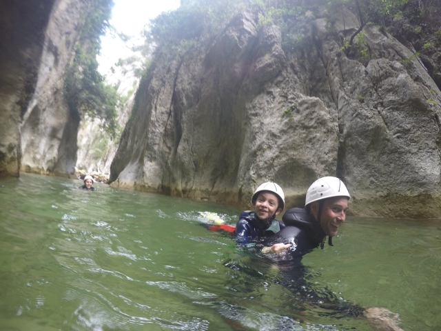  Descenso de barranquismo en familia 
