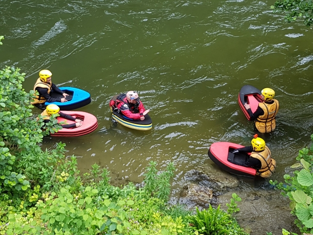  Breve pausa duranle el descenso del hidrospeed 
