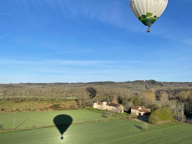  Globo aerostático en pleno vuelo 