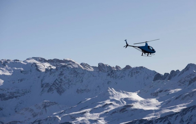 Descubrimiento de paisajes nevados en helicóptero 