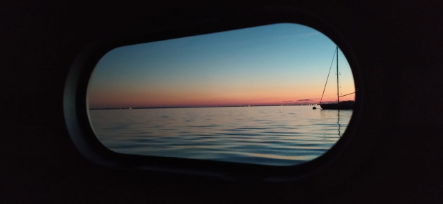  Paseo en barco al atardecer 