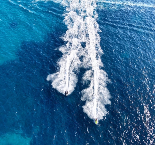  Adrenalina y entretenimiento a bordo de nuestras jet skis por el río Córcega costa 