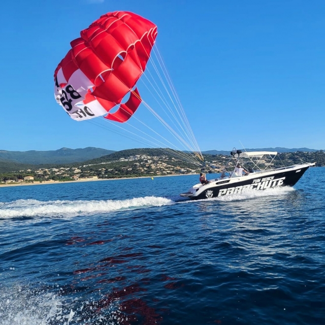 Los participantes están a punto de despegar del barco 