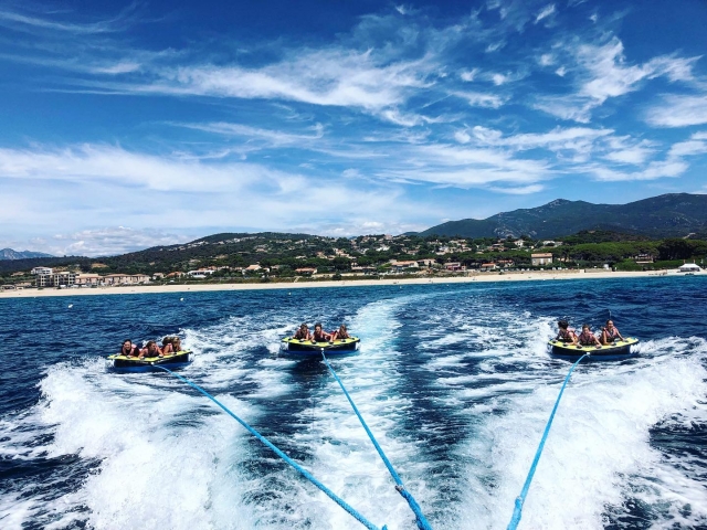  Actividad de boya remolcada en la Isla de la Belleza 