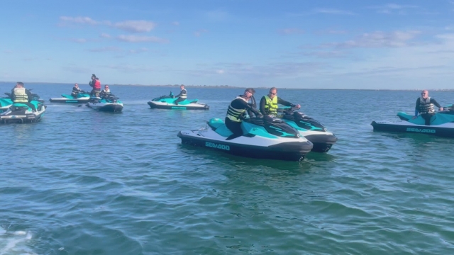  Listo para practicar camicrema en jet ski en la bahía de Arcachon 