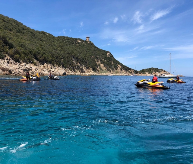  En pleno paseo en jet ski por el sur de la isla de la belleza 
