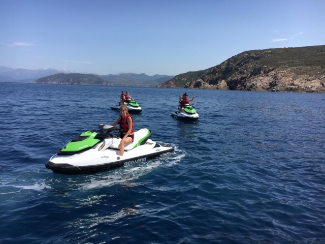  Descubrimiento del litoral de la isla de la belleza en jet ski 
