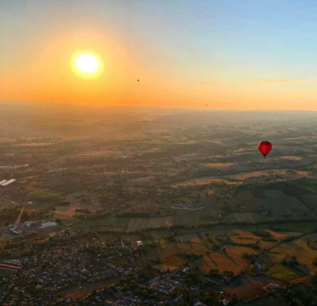 Aire calienle vuelo en globo en Albi al atardecer 