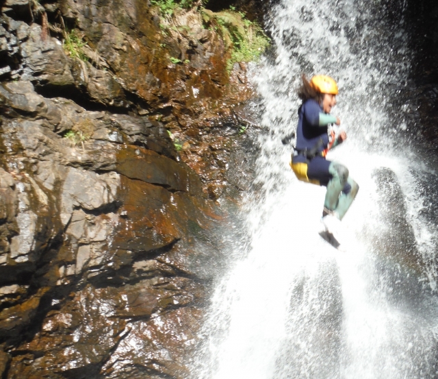  Descenso de barranquismo deportivo en Cantal 