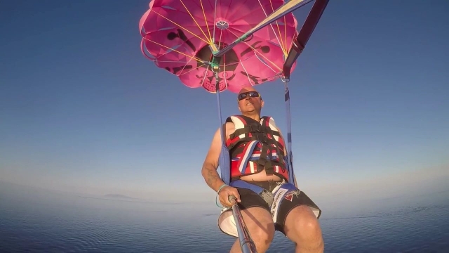  Instructor de parasailing en Córcega 