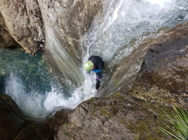  Deslizarse por un tobogán natural cerca de Au rillac 