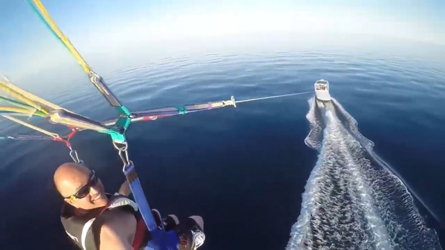 Emoción en parasailing