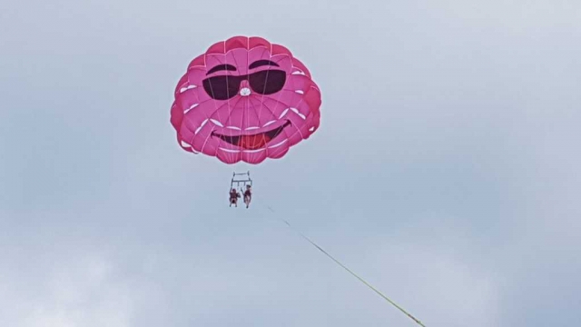 Altura y adrenalina en parasailing