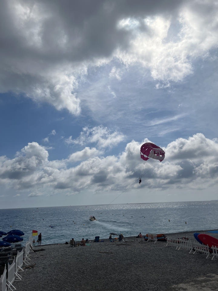 res_o-42255-parachute-ascensionnel_de_yuka-komatsu_img-8044_17590702416045.jpeg