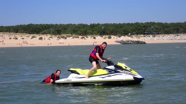  Experimenta fuertes sensaciones a gran velocidad a bordo de nuestras motos de agua