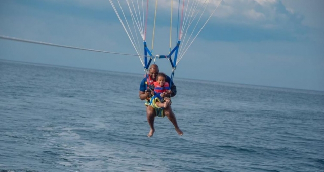  Embárcale en un parasailing para vivir sensaciones excepcionales 