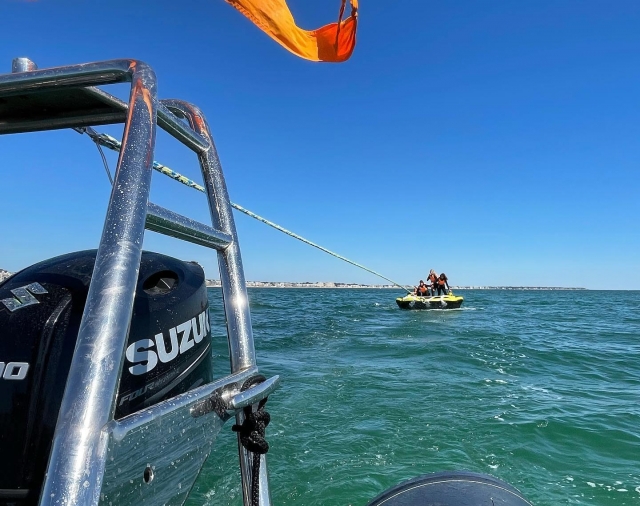  Boya remolcada en el Atlántico 