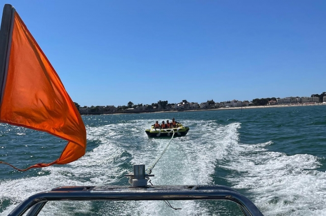  Boya remolcada para grandes y pequeños 