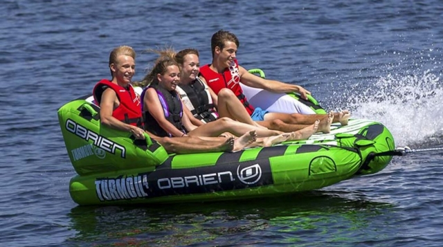 Sesión de boya remolcada tipo sofá 