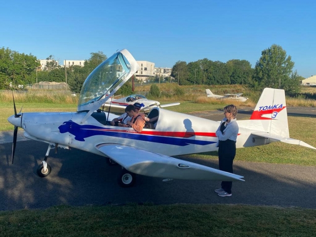  Disfrule de un momento agradable a bordo de nuestros aviones 