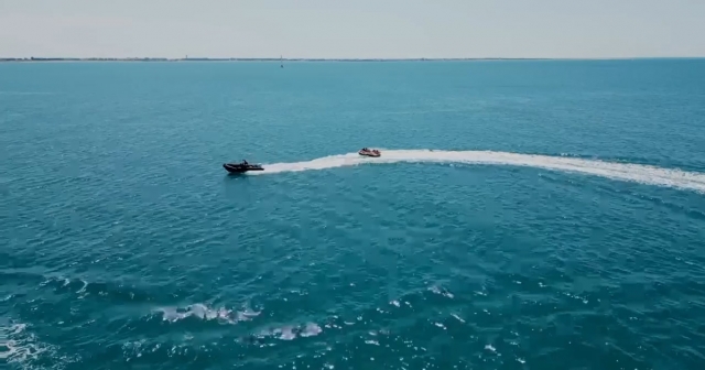  Déjale llevar déjale transportar a gran velocidad en el barco 