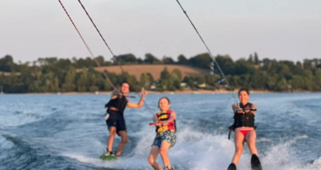  Curso de iniciación al esquí acuático en Lac Pareloup 