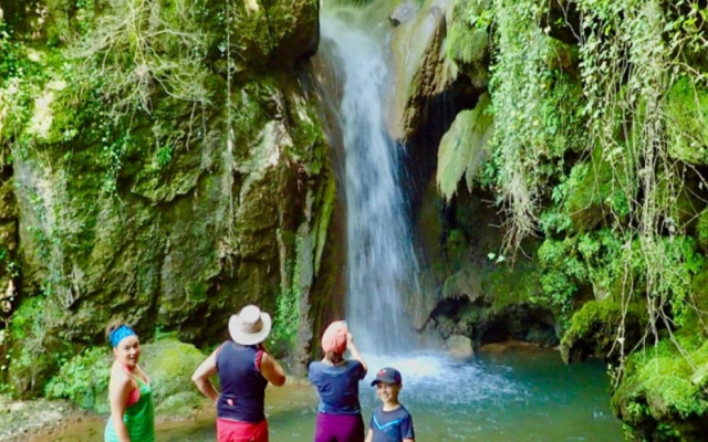 Cascada de agua excepcional, barranquismo 