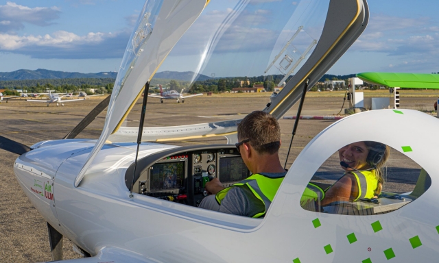 Embárquese en nuestros aviones 