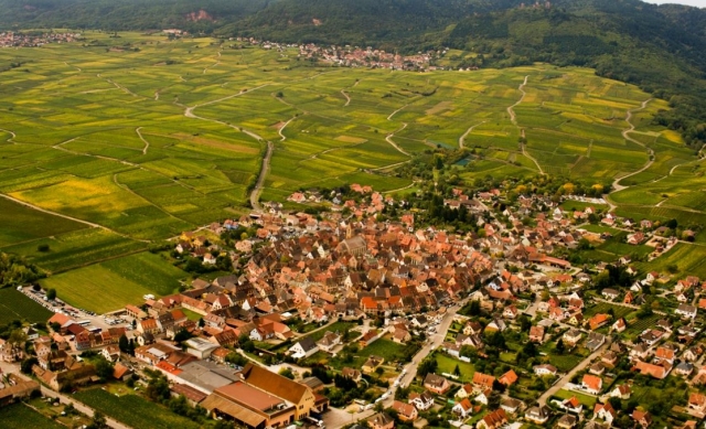 Vue panoramique sur les villages authentiques de l'Alsace