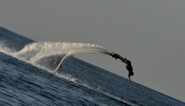  Testez vos compétences en flyboard sur el mar Mediterraneo