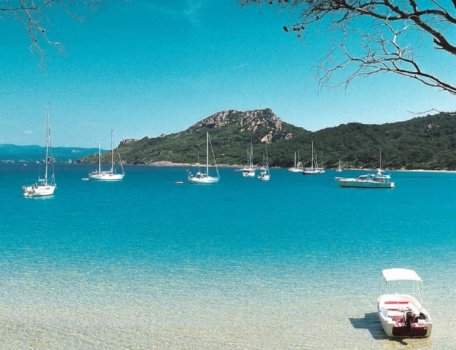 Día en barco, sol, agua cristalina y pbaños 